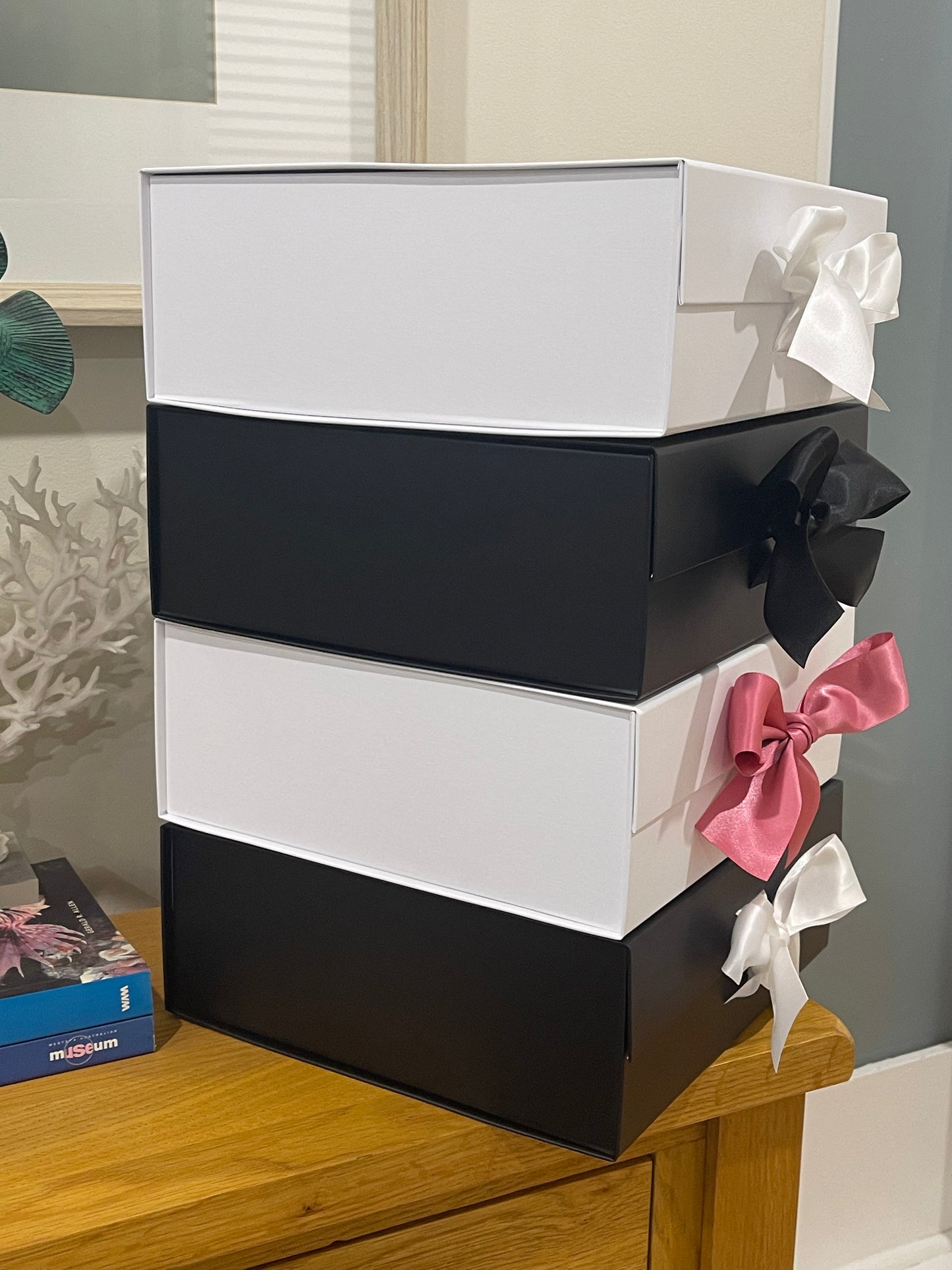 White Magnetic Medium Square White Ribbon Rigid Box