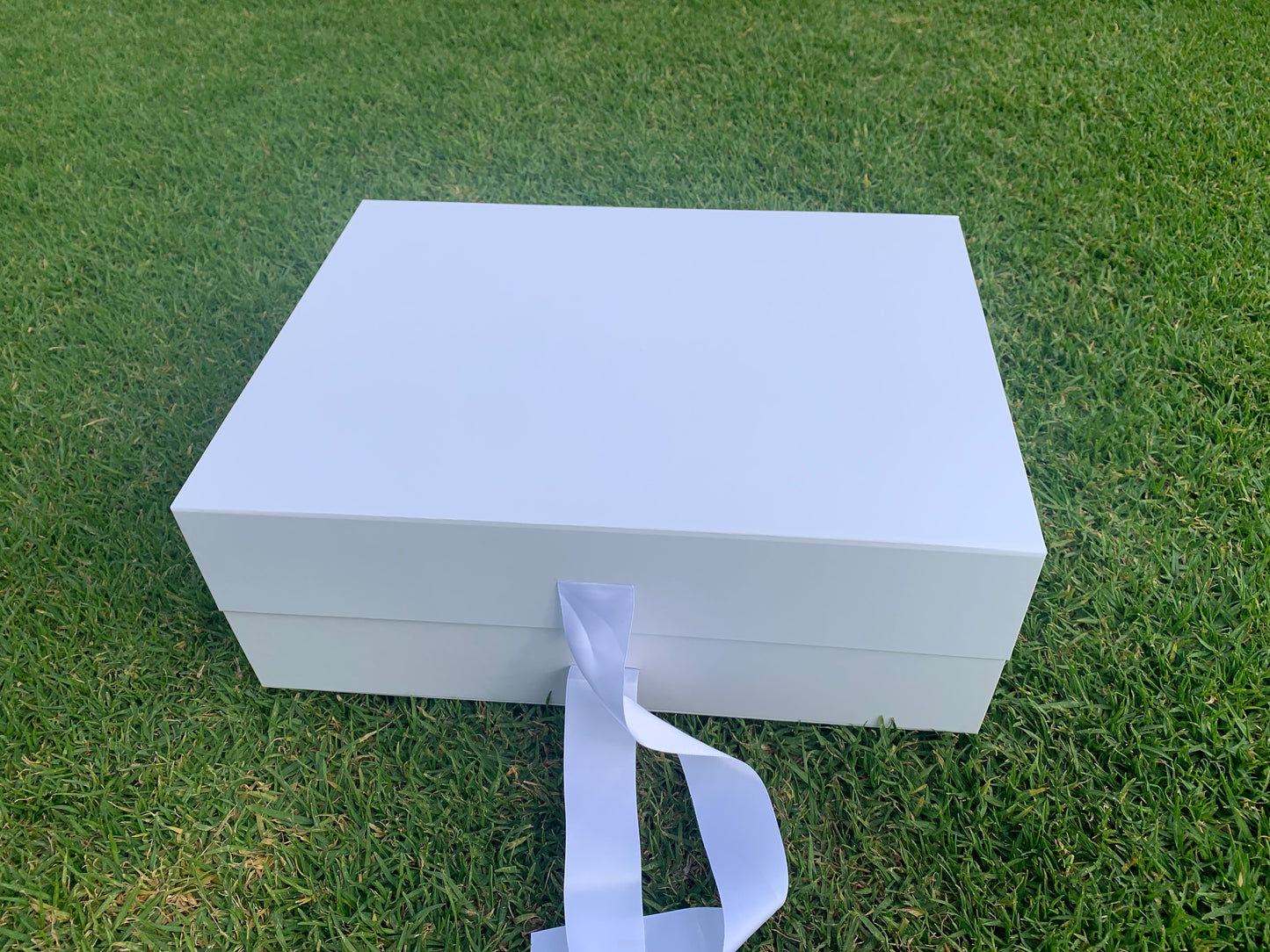 White Magnetic XL Rigid Box with white ribbon | Dent on corner
